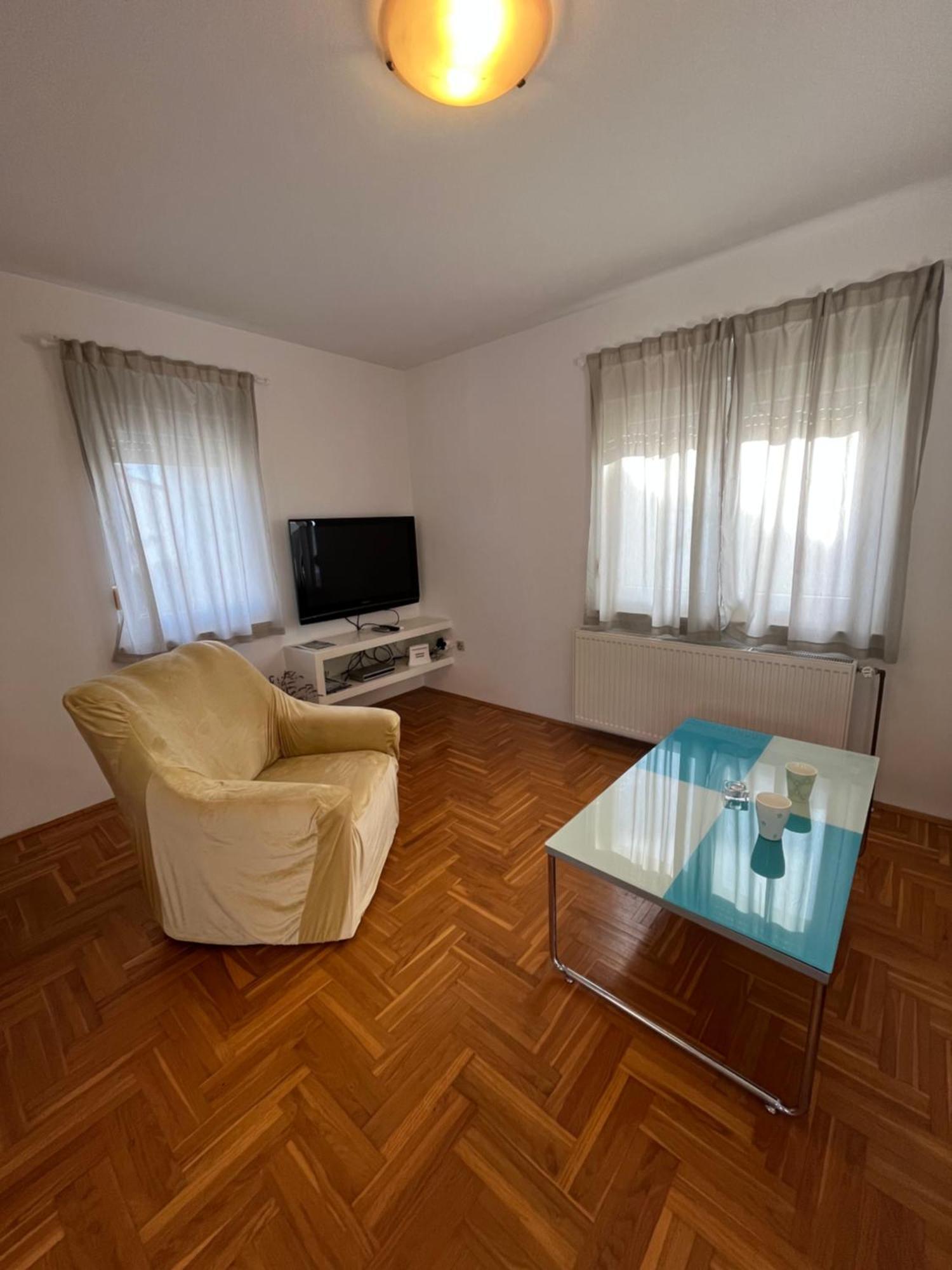 Burle Apartment With Free Private Parking ميدولين المظهر الخارجي الصورة